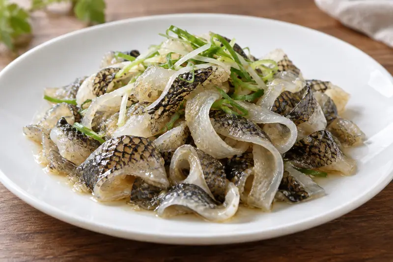 AI illustration: Thin curled fish-skin pieces with a light savory dressing.