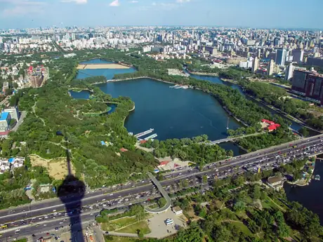 Yuyuantan Park · 玉渊潭公园