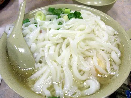 河粉 · Hefen Flat Rice Noodles