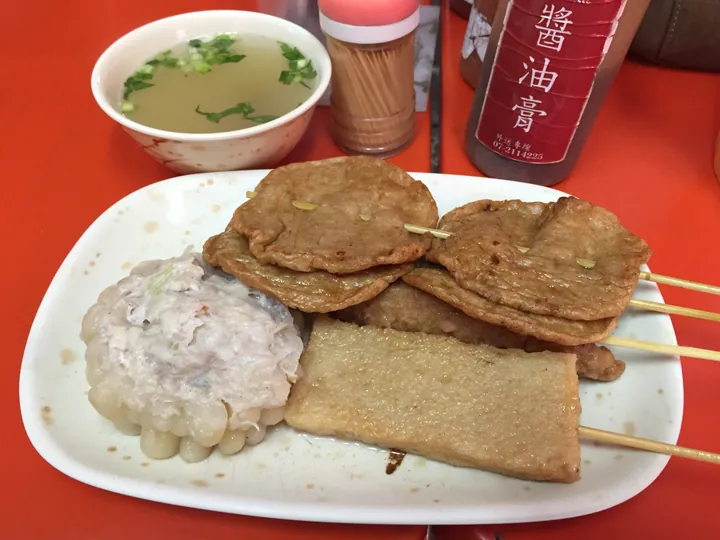 Photograph of Grilled Fish Cake Skewers (烤黑轮).