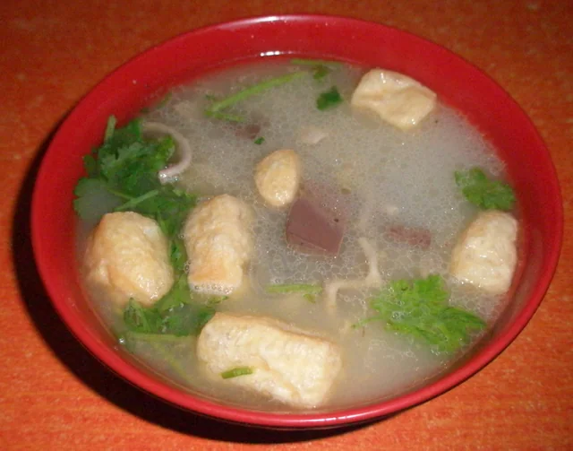 Photograph of Duck-blood vermicelli soup (鸭血粉丝汤).
