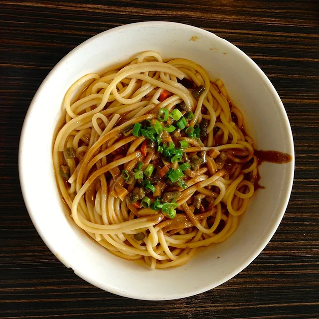 Photograph of Hot dry noodles (热干面).