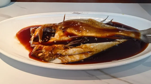 Photograph of West Lake fish in vinegar sauce (西湖醋鱼).