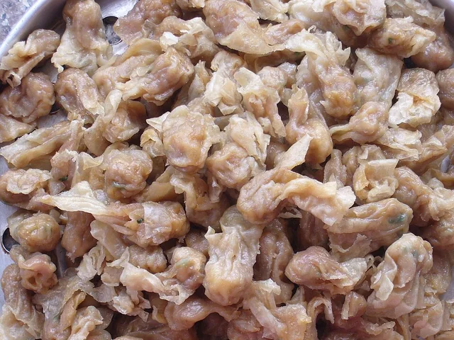 Photograph of Rouyan dumpling soup (肉燕).