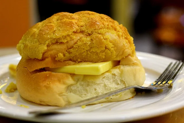 Photograph of Pineapple bun with butter (菠萝油).