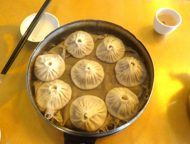 Photograph of Kaifeng soup-filled buns (开封灌汤包).