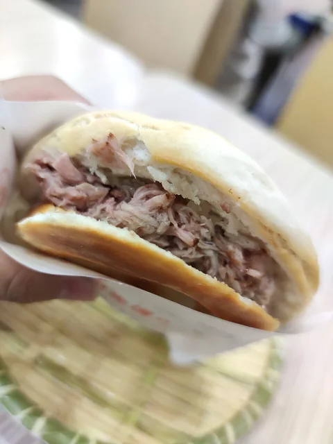 Photograph of Roujiamo (肉夹馍).