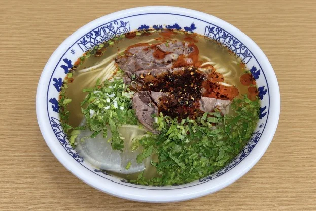 Photograph of Lanzhou beef noodles (兰州牛肉面).