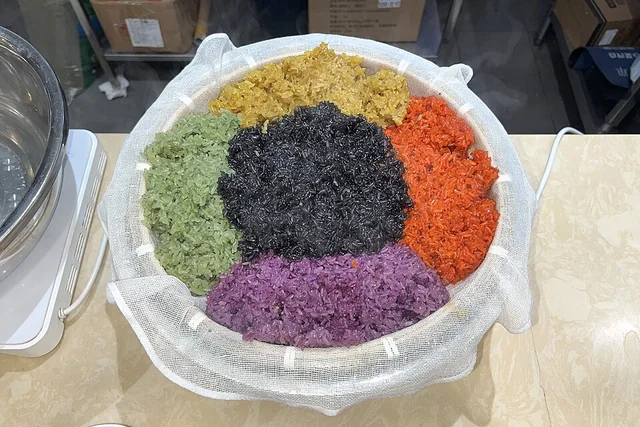 Five-colored glutinous rice served for the Guangxi Shangsi festival, photographed at a Guangxi-style restaurant in Beijing.