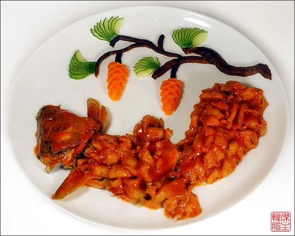 Photograph of Squirrel-shaped mandarin fish (松鼠鳜鱼).