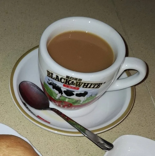 Photograph of Hong Kong milk tea (港式奶茶).