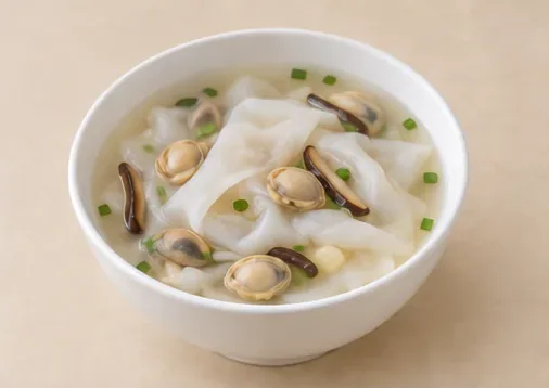 Fuzhou Wok-Edge Rice-Sheet Soup (锅边糊): Irregular thin white rice sheets, clam meat and clear broth identify the preparation. AI dish illustration.