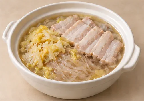 砂锅白肉 · Beijing pork and pickled-cabbage casserole · AI dish illustration