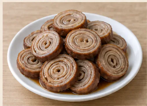 Xianyou Layered Pork Intestines (仙游套肠): Thin tan-brown braised intestine slices show many tightly nested concentric layers rather than simple hollow rings. AI dish illustration; not a restaurant photograph.