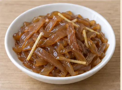 Pingnan Acorn-Starch Noodles (屏南鸳鸯粿): Glossy amber-brown acorn-starch strips lightly braised with ginger, without white rice cakes or bird-shaped forms. AI dish illustration; not a restaurant photograph.