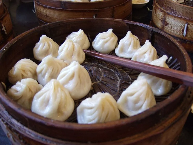 Xiaolongbao at Nanxiang Mantou Dian near Yuyuan / City God Temple in Shanghai, August 2006