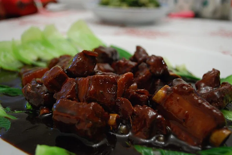 Michelle’s black-vinegar pork short ribs (糖醋小排骨), photographed by Alpha in June 2009. The source does not specify the shooting location.