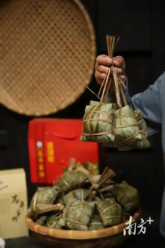 Daojiao Leaf-Wrapped Rice Dumplings (道滘裹蒸粽) — dish photograph