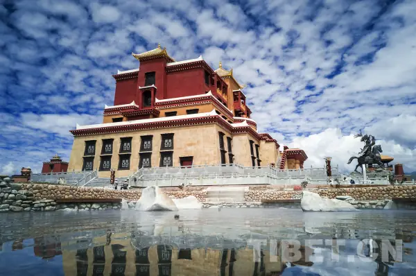 King Gesar City (格萨尔王城)