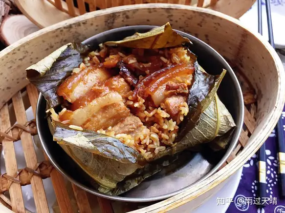Lotus Leaf Steamed Pork with Rice Meal (荷叶粉蒸肉) — dish photograph
