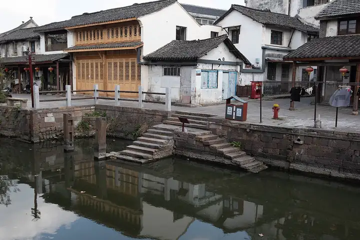 Xinshi Ancient Town (新市古镇)