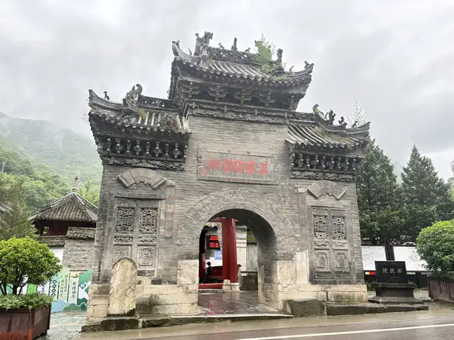 Zhang Liang Temple (张良庙)