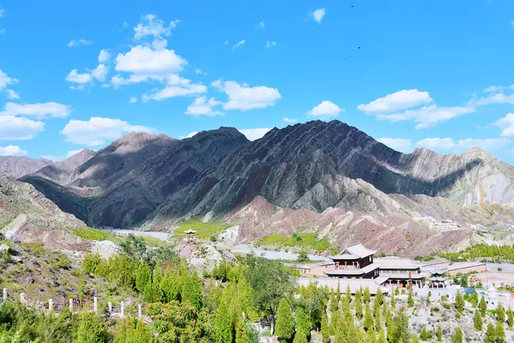 Helan Mountain Grand Canyon Visitor Area (贺兰山大峡谷正规开放区)