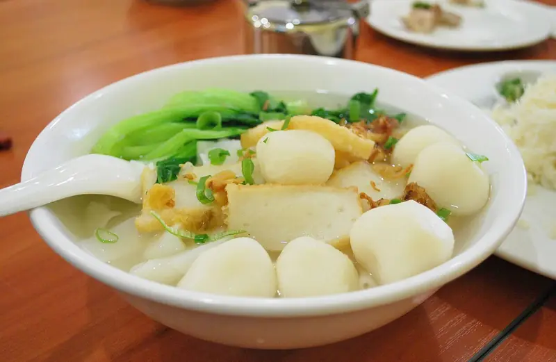 Yuanshan Fish Ball Rice Noodle Soup (员山鱼丸米粉) — dish photograph