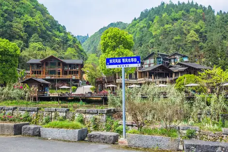 Shi'erbeihou Dafeng Cave (十二背后大风洞)