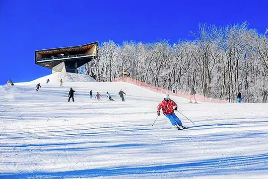 Vanke Songhua Lake Ski Resort (万科松花湖滑雪度假区)