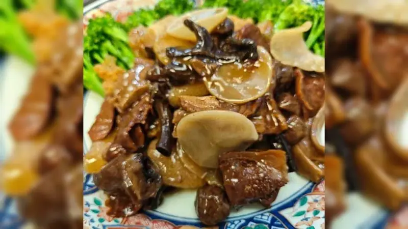Dinghu Vegetarian Mushroom Medley (鼎湖上素) — dish photograph