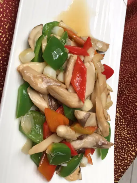Termite Mushrooms in Clear Oil (白油鸡枞) — dish photograph