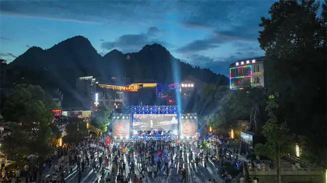 Hong'an Border Town (洪安边城)