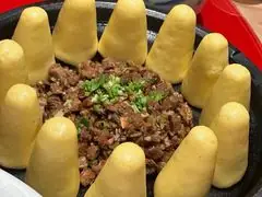 Beef with Hollow Steamed Buns (牛肉窝窝头) — dish photograph