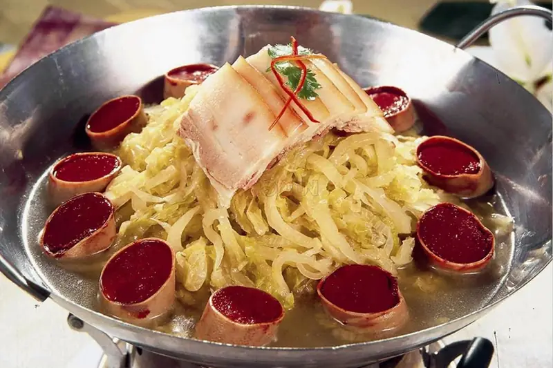 Boiled Pork with Blood Sausage (白肉血肠) — dish photograph