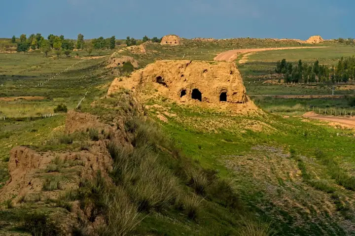 Yanchi Great Wall Visitor Sites (盐池长城遗址开放点)