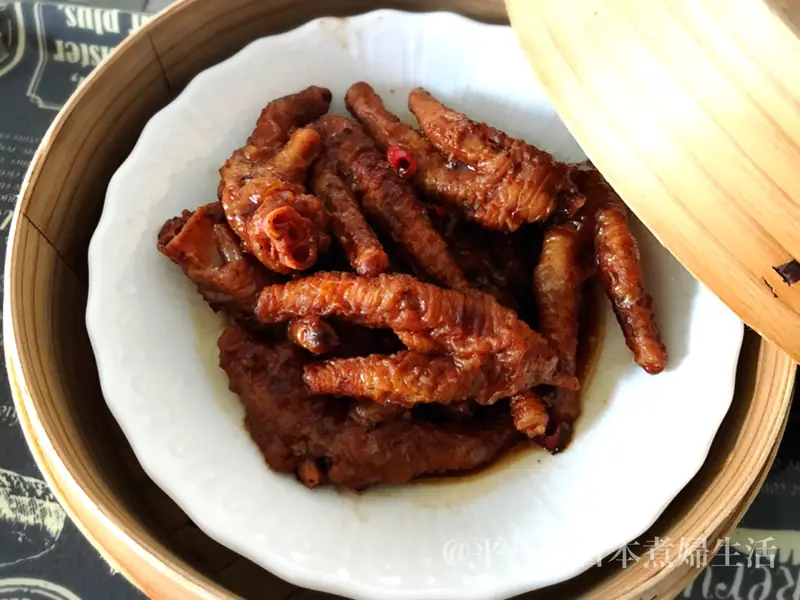 Steamed Chicken Feet in Black Bean Sauce (豉汁蒸凤爪) — dish photograph