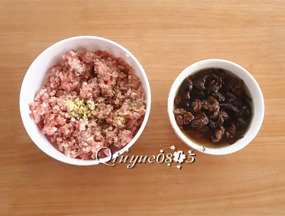 Steamed Pork with Hazel Mushrooms (榛蘑蒸肉) — dish photograph