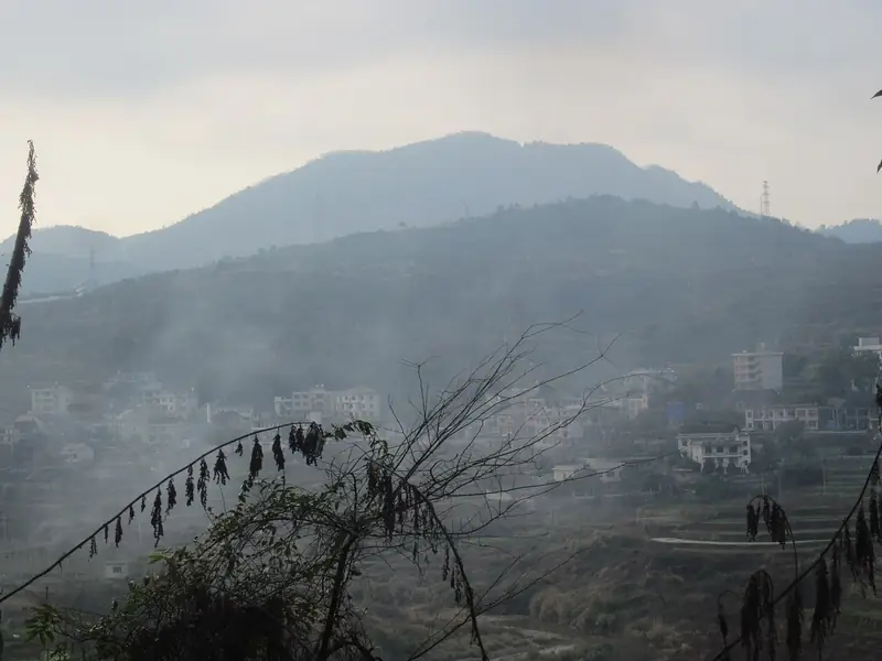 Lengshuijiang (冷水江市) — representative view · 冷水江村落山景