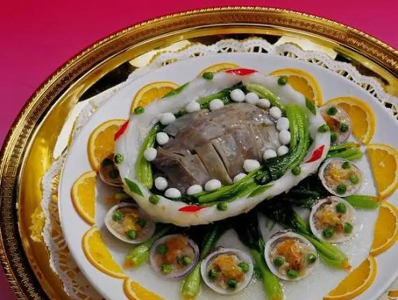Old Mussel Embracing Pearls (老蚌怀珠) — dish photograph