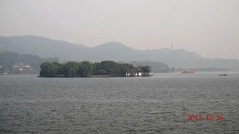 Mid-Lake Pavilion (湖心亭)