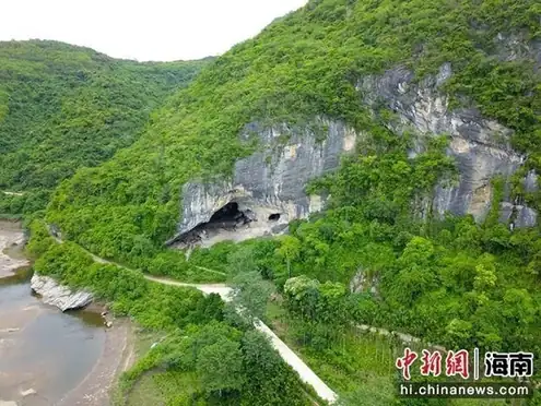 Wangxia Li Villages and Huangdi Cave Area (王下黎族村落与皇帝洞)