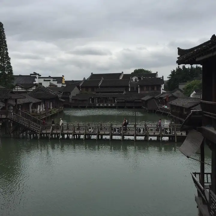 Yanguan Ancient City and Tide-Watching Park (盐官古城与观潮公园)
