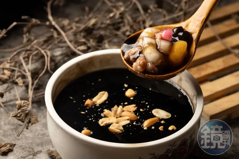 Hot Grass Jelly (烧仙草) — dish photograph