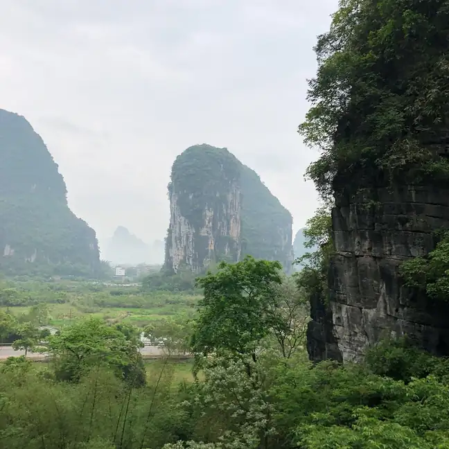 Yangshuo Butterfly Spring Cave (阳朔蝴蝶泉岩洞)