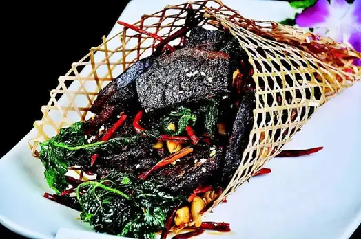 Ludian Taoyuan Air-Dried Beef (鲁甸桃源牛干巴) — dish photograph