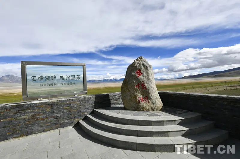 Duoqing Lake and Chomolhari Viewing Area (多庆错与卓木拉日观景区)