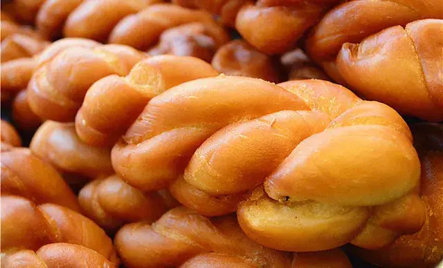 Yongshou Angongqiao Giant Fried Dough Twist (永寿安宫桥大麻花) — dish photograph
