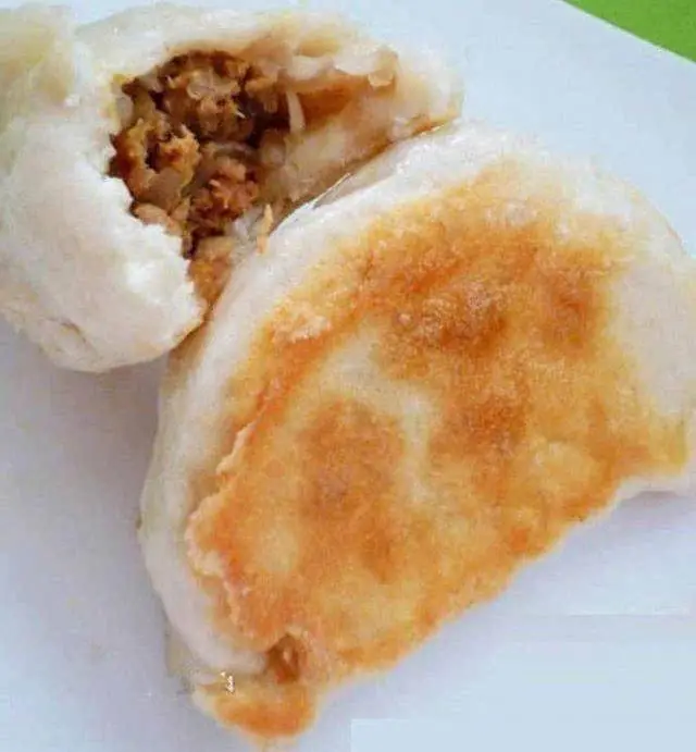 Yongcheng Xuehu Pan-Fried Beef Buns (永城薛湖牛肉水煎包) — dish photograph