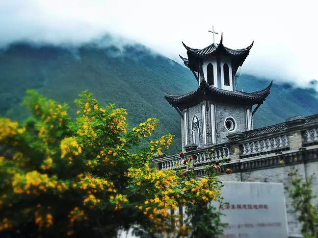Jiuzhou Ancient Town (旧州古镇)